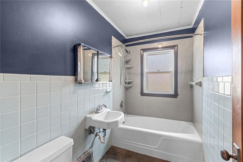 302 W 1st Street — photo 18
