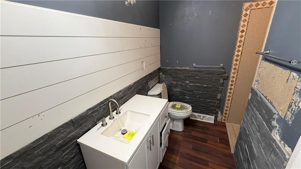 433 E Elm Street — photo 13