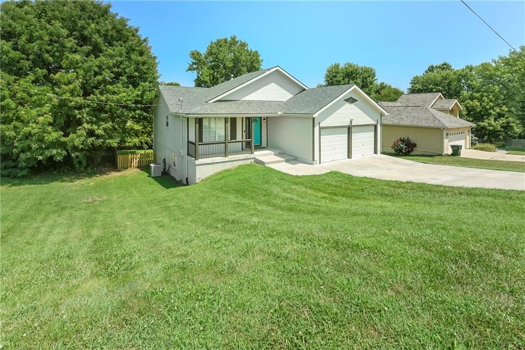 916 Lewis Drive — photo 3