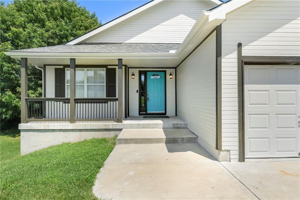 916 Lewis Drive — photo 4
