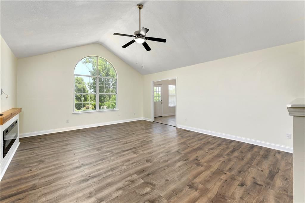 916 Lewis Drive — photo 9