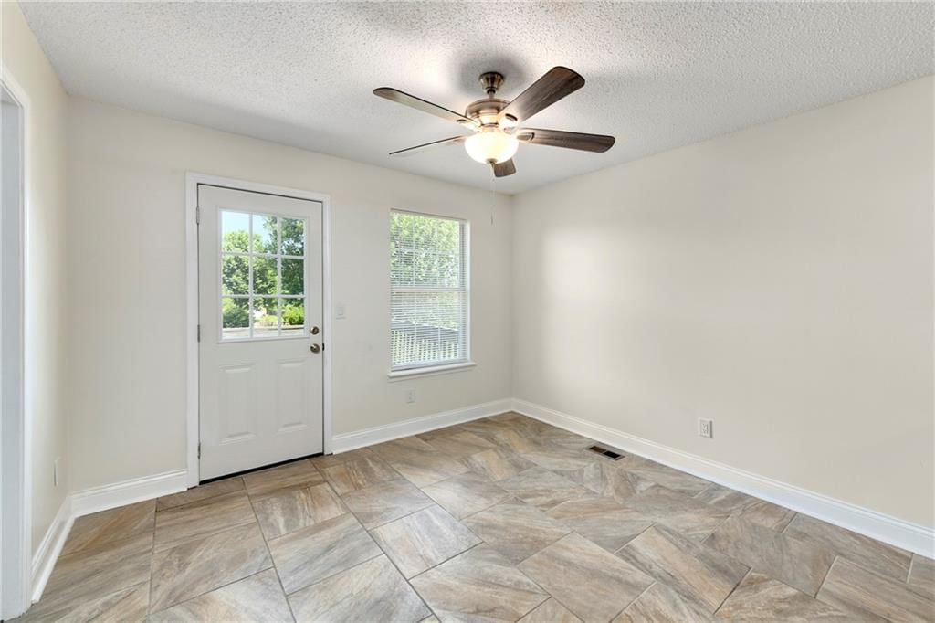 916 Lewis Drive — photo 13