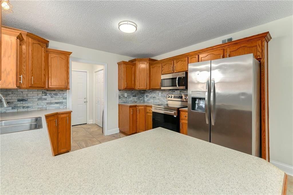916 Lewis Drive — photo 16