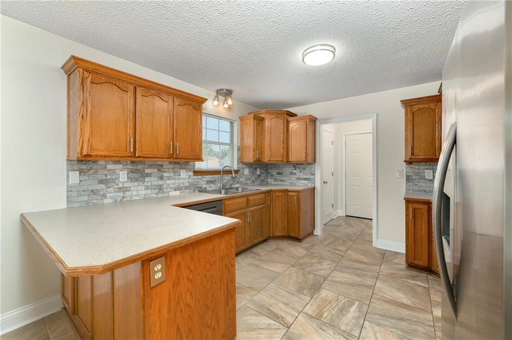 916 Lewis Drive — photo 17