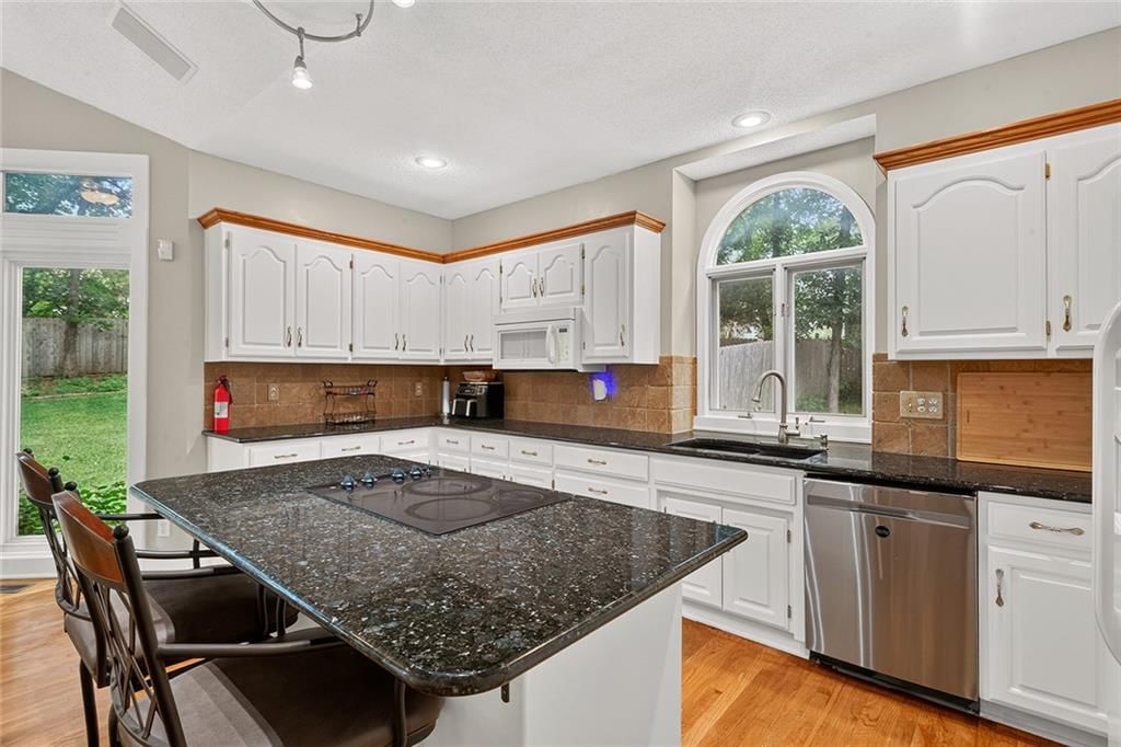 7560 Eicher Drive — photo 12