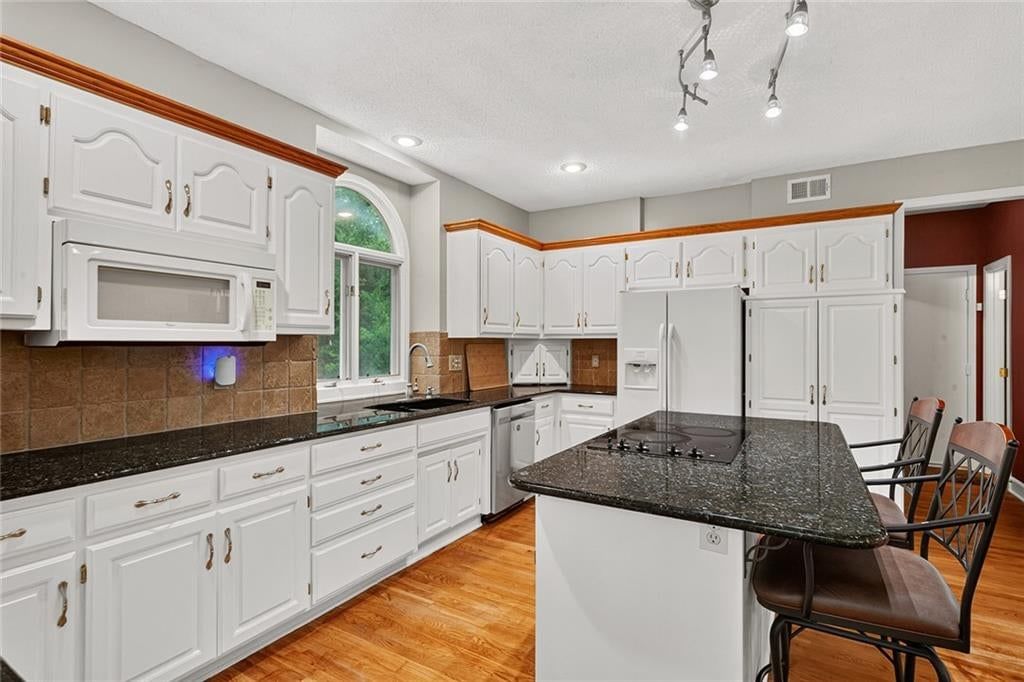 7560 Eicher Drive — photo 13