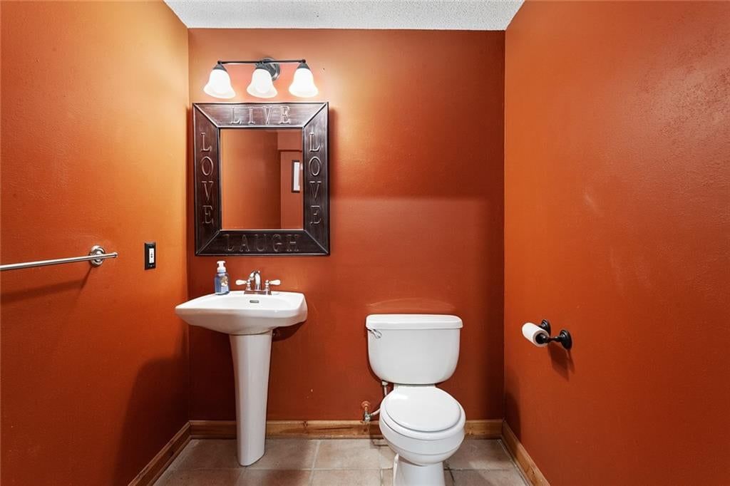 7560 Eicher Drive — photo 35