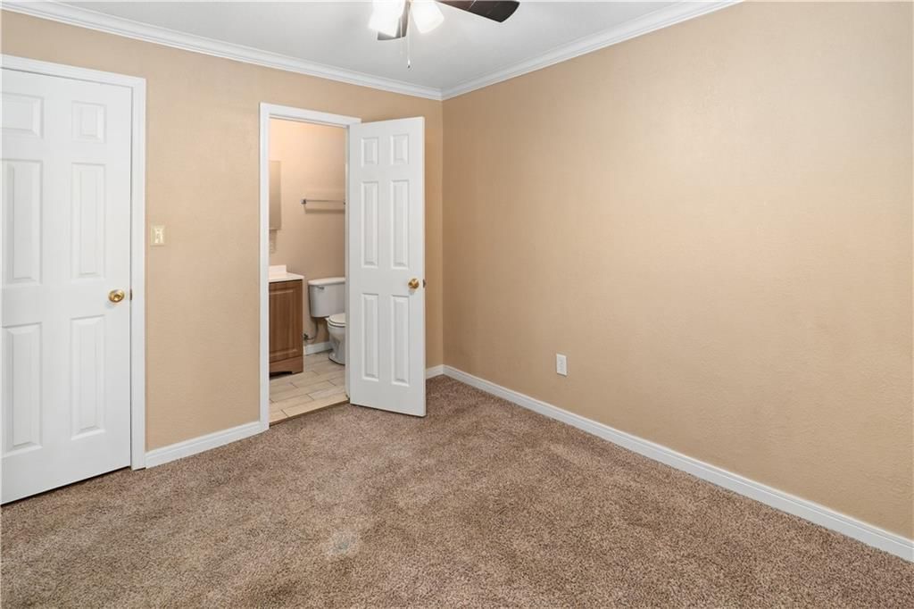 304 E Mason Street — photo 10