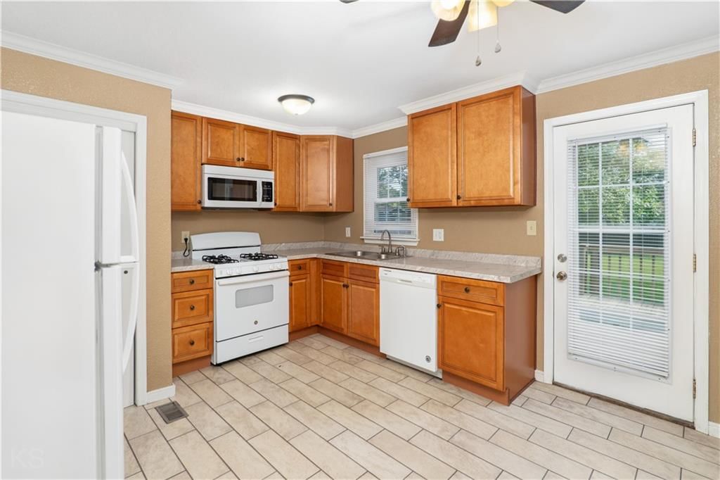 304 E Mason Street — photo 14