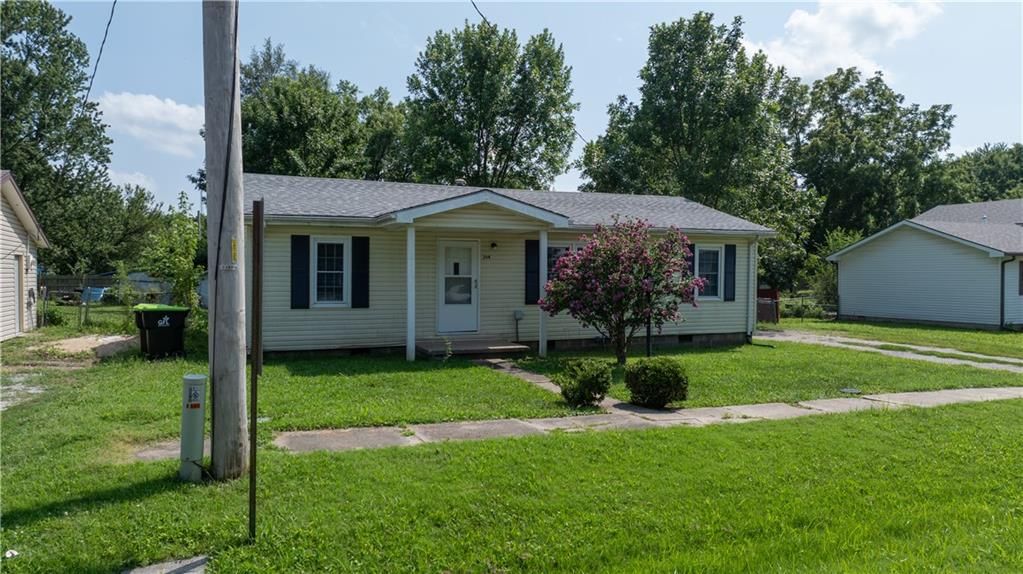 304 E Mason Street — photo 17