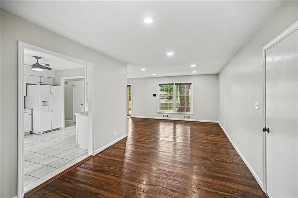 8812 N OAK Trafficway — photo 7