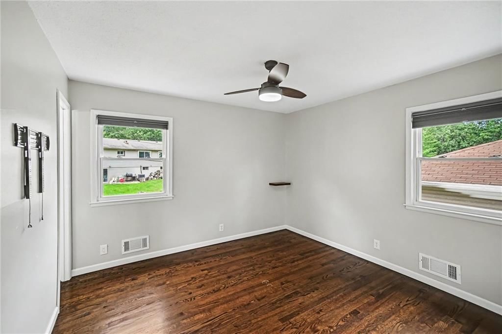8812 N OAK Trafficway — photo 10