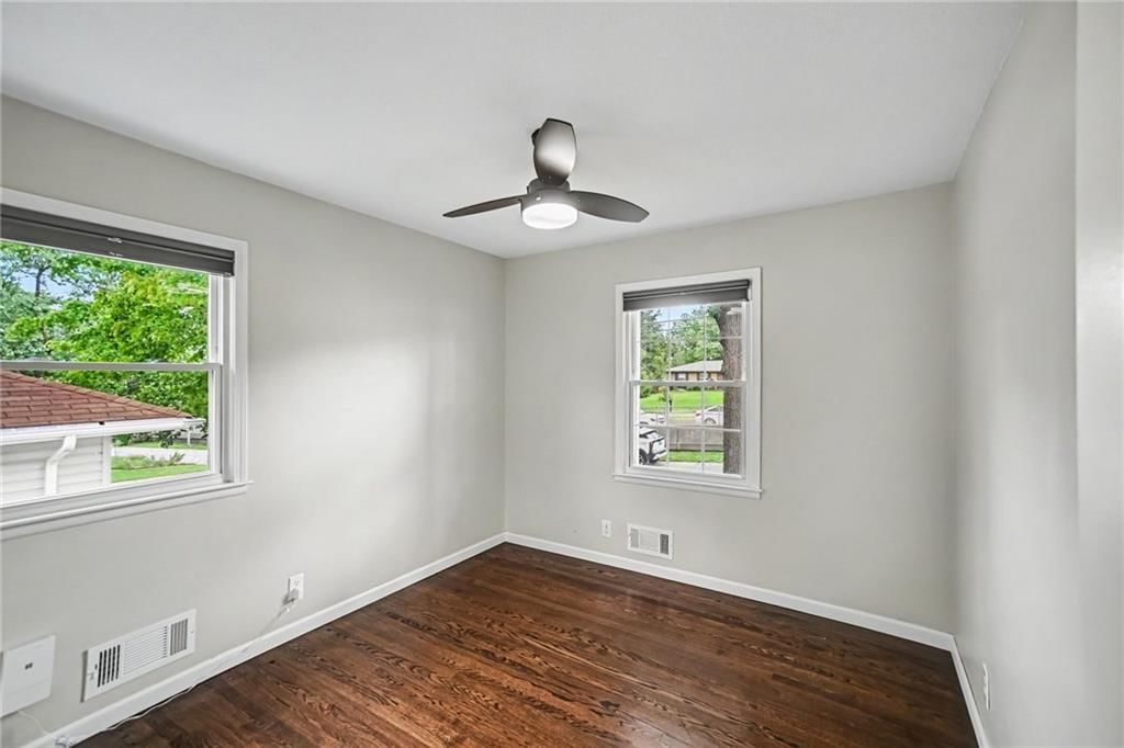 8812 N OAK Trafficway — photo 13