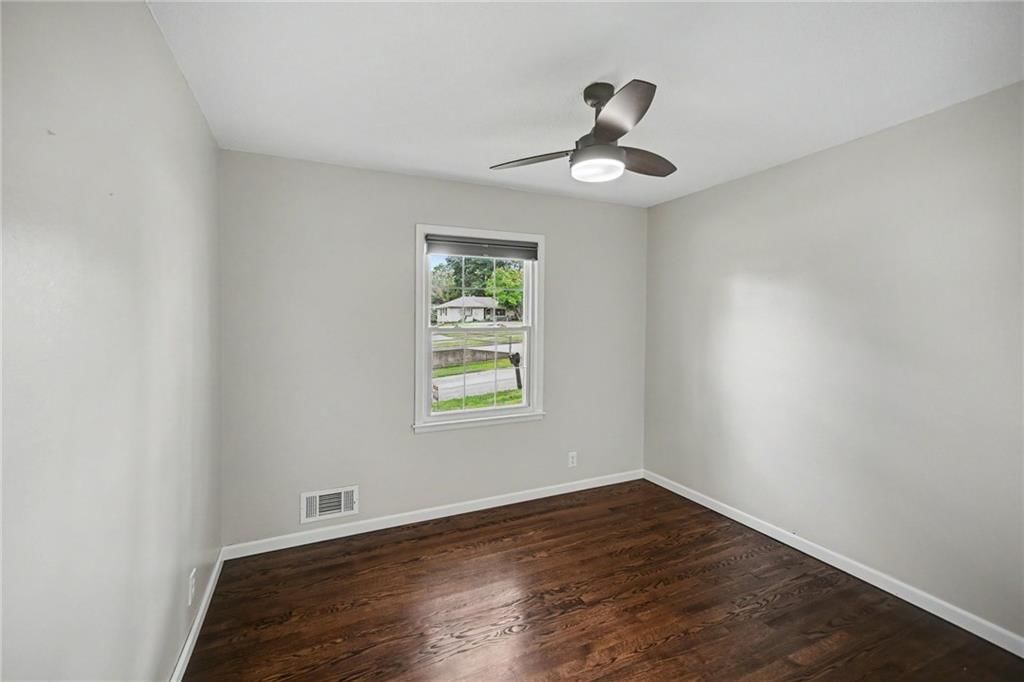 8812 N OAK Trafficway — photo 22