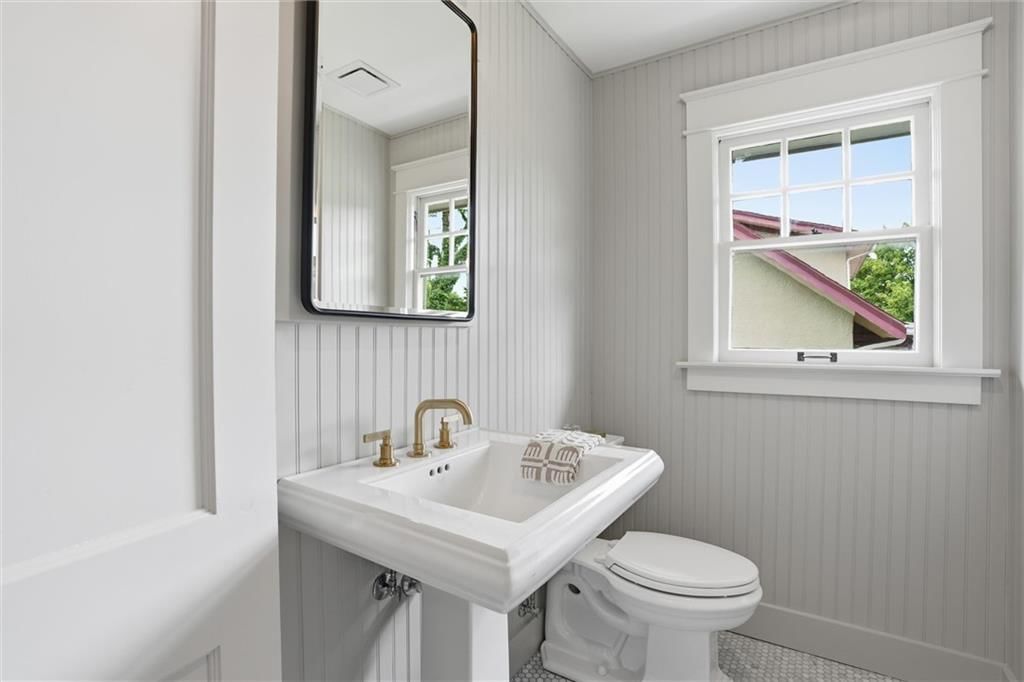 6021 Wornall Road — photo 31