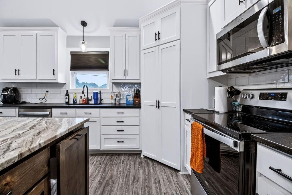 319 W Pacific Street — photo 11
