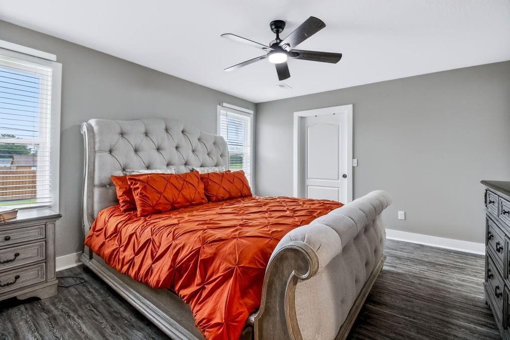 319 W Pacific Street — photo 15