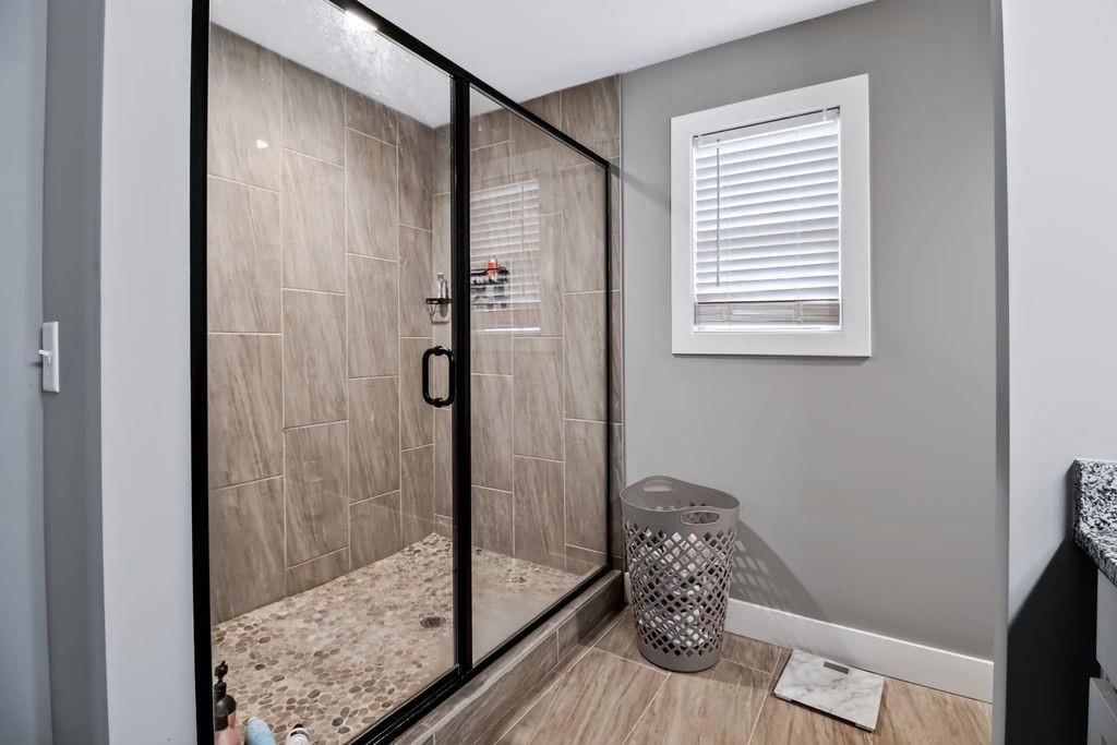 319 W Pacific Street — photo 17