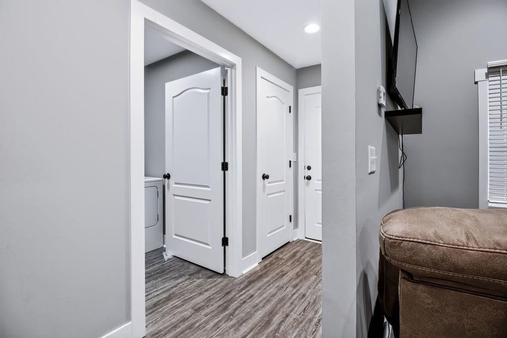 319 W Pacific Street — photo 19