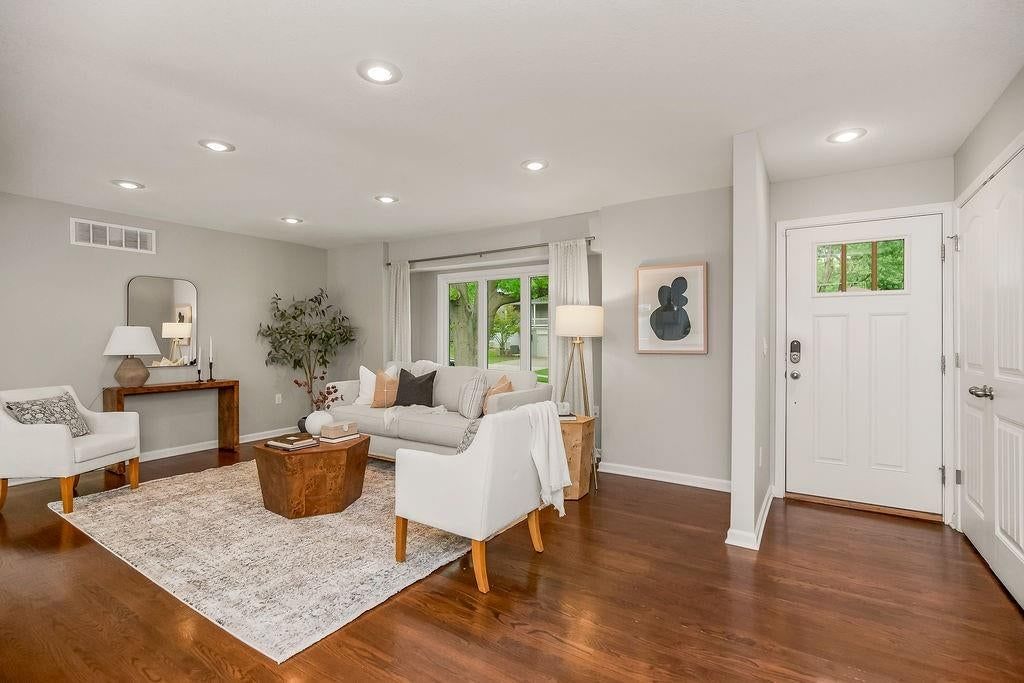 9924 Briar Drive — photo 2