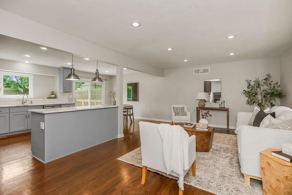 9924 Briar Drive — photo 4