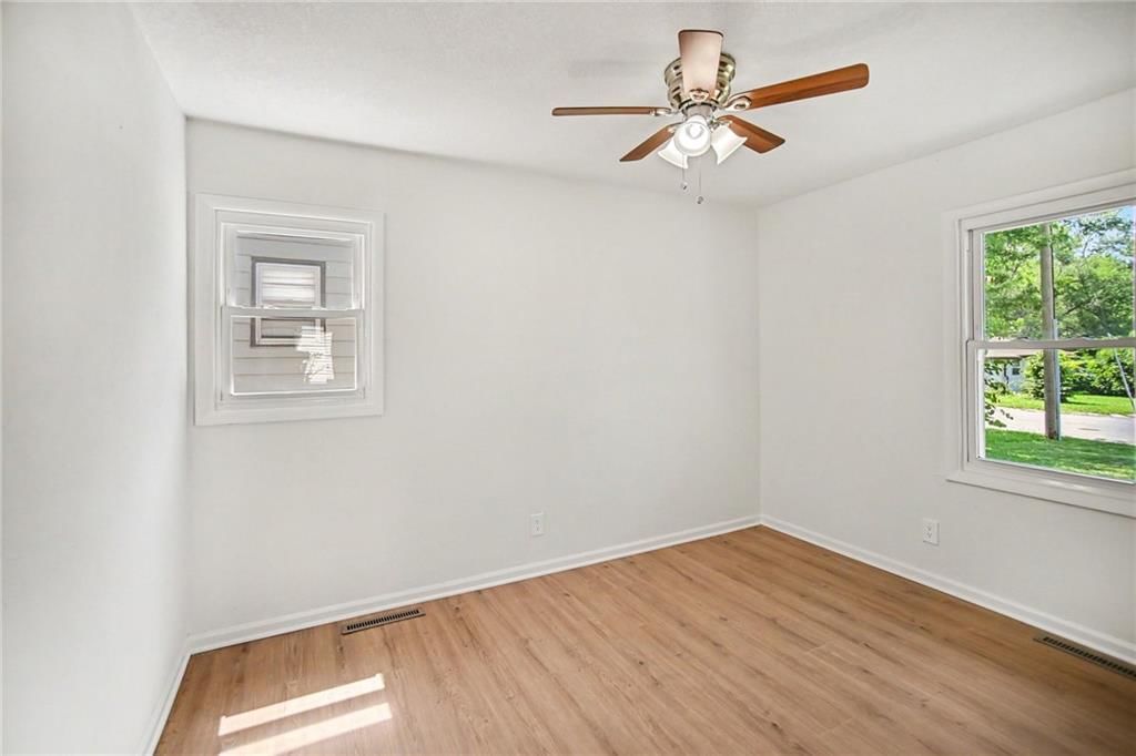 5151 N Corrington Avenue — photo 8