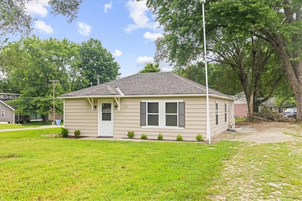 705 Yoeke Street — photo 2