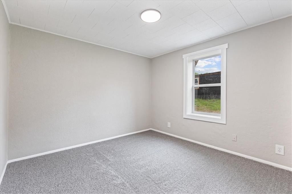 705 Yoeke Street — photo 11