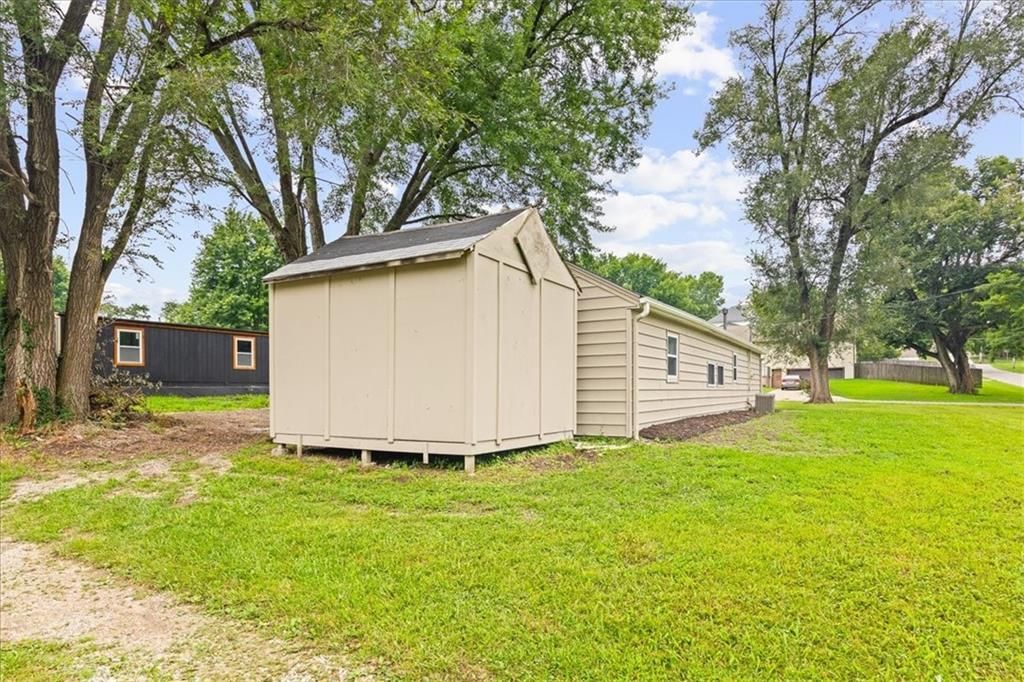 705 Yoeke Street — photo 28