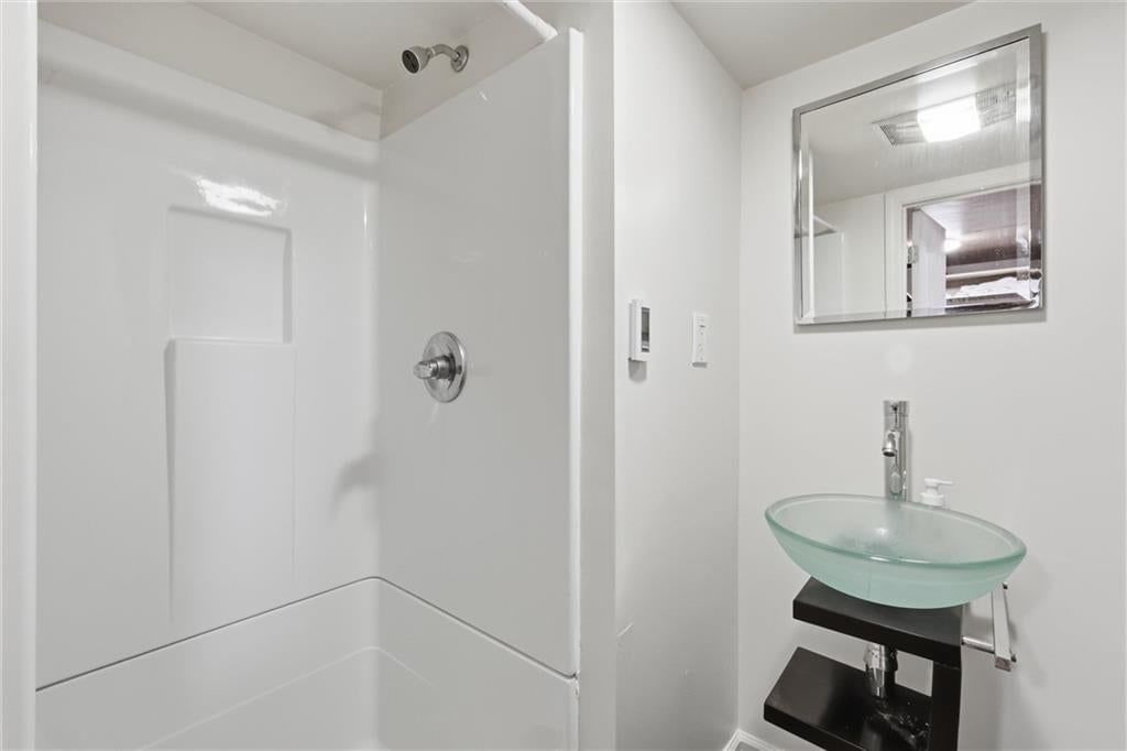 5900 Oak Street — photo 26