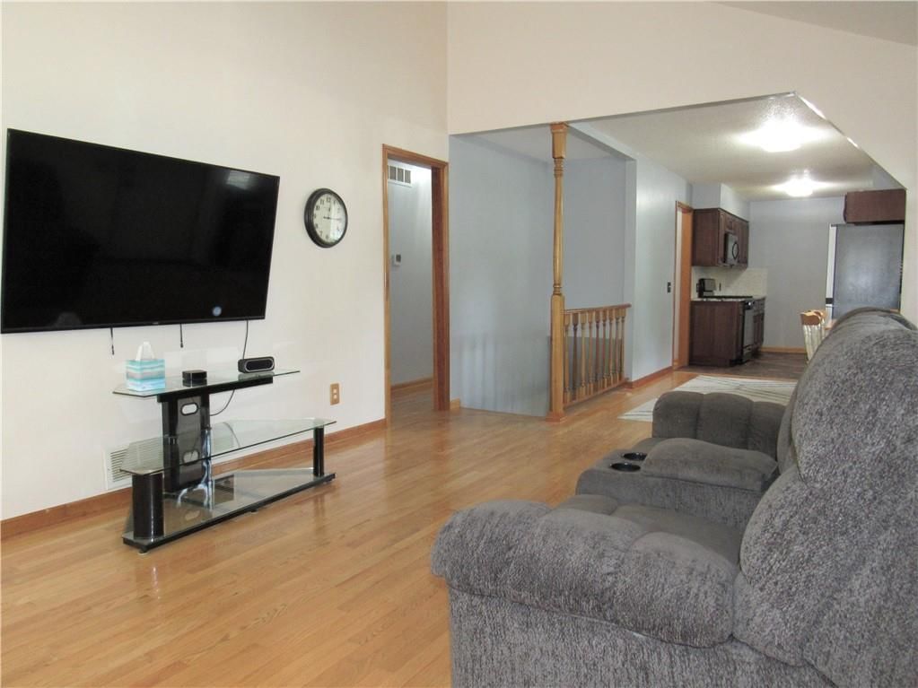 605 E Johnston Street — photo 4