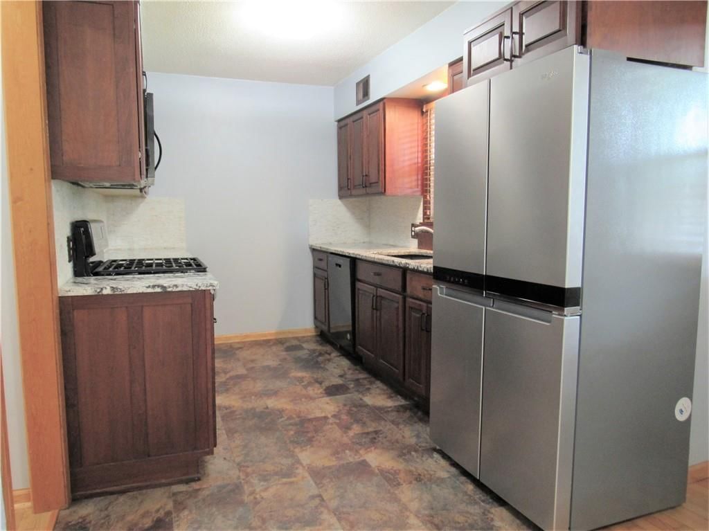 605 E Johnston Street — photo 8