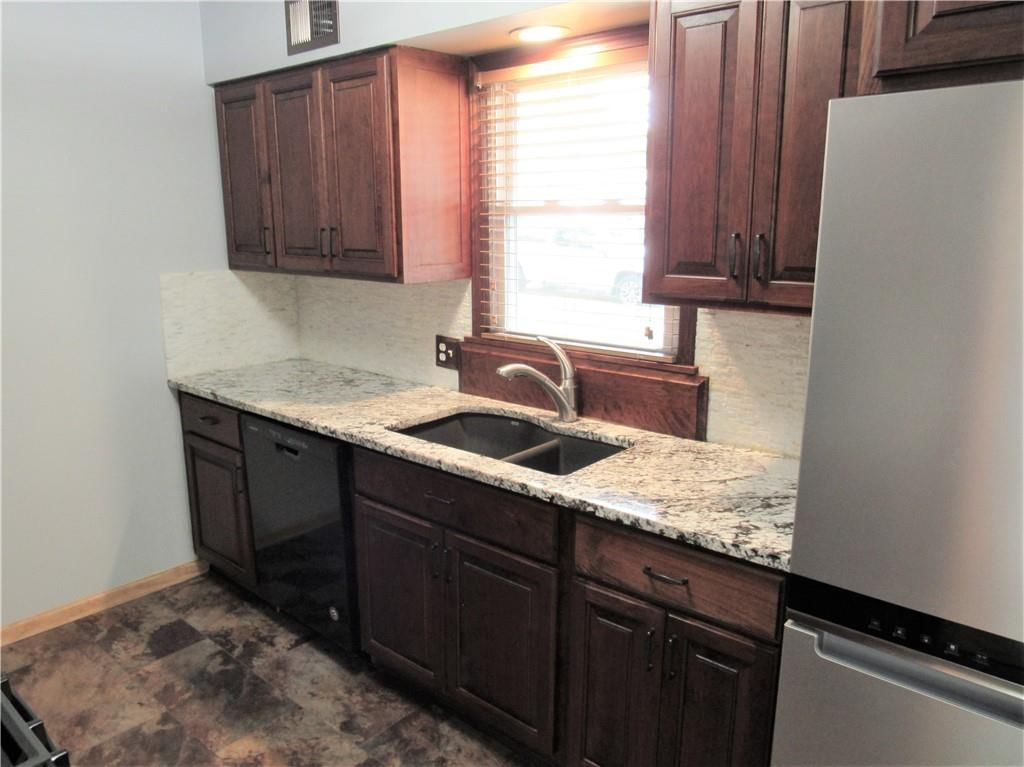 605 E Johnston Street — photo 9