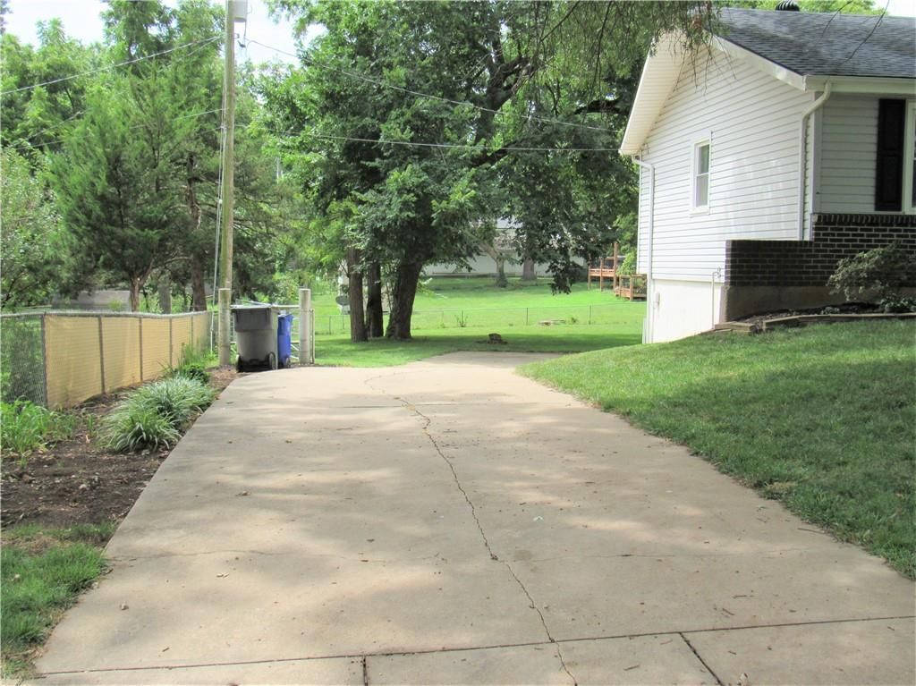 605 E Johnston Street — photo 18