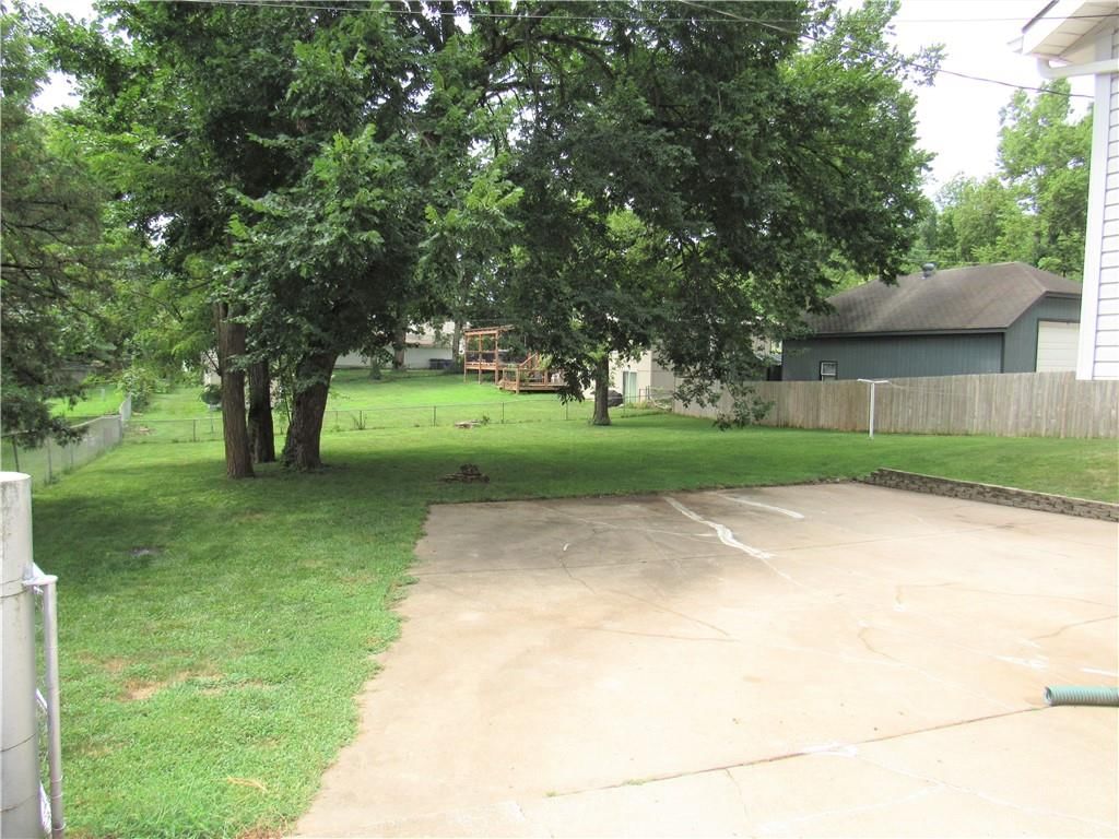 605 E Johnston Street — photo 19