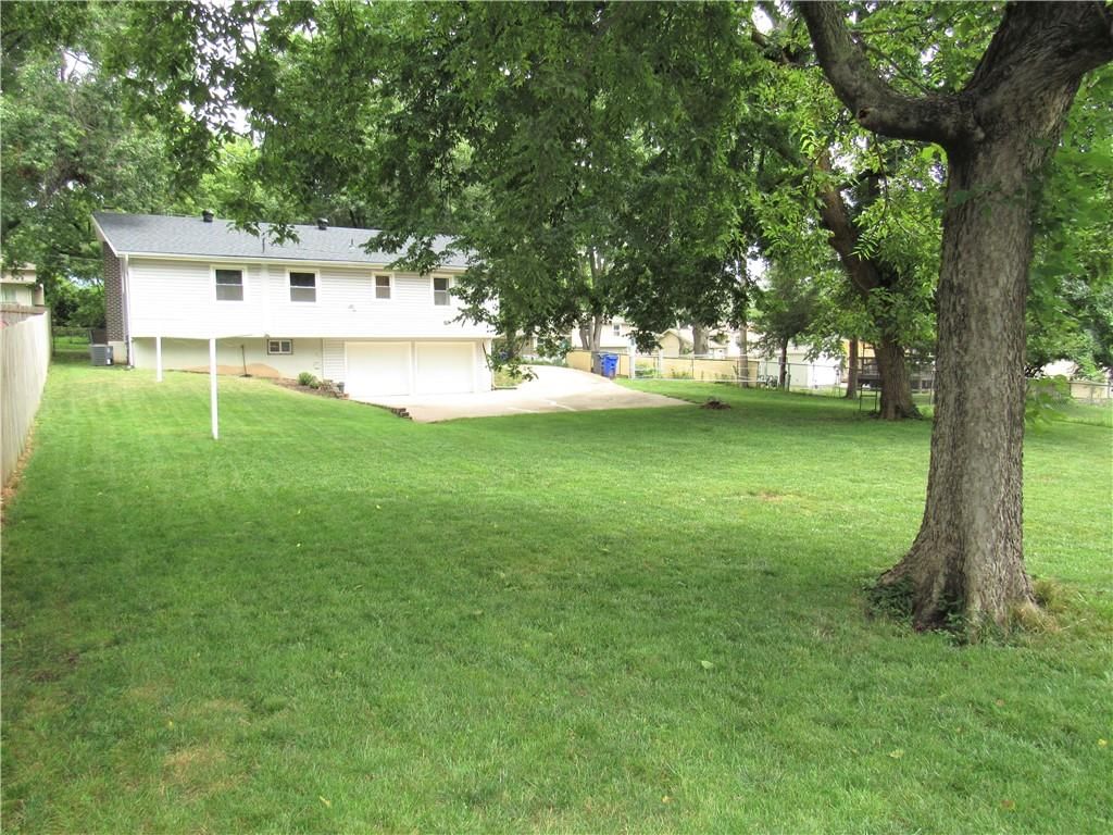 605 E Johnston Street — photo 22