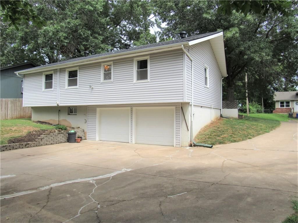 605 E Johnston Street — photo 23
