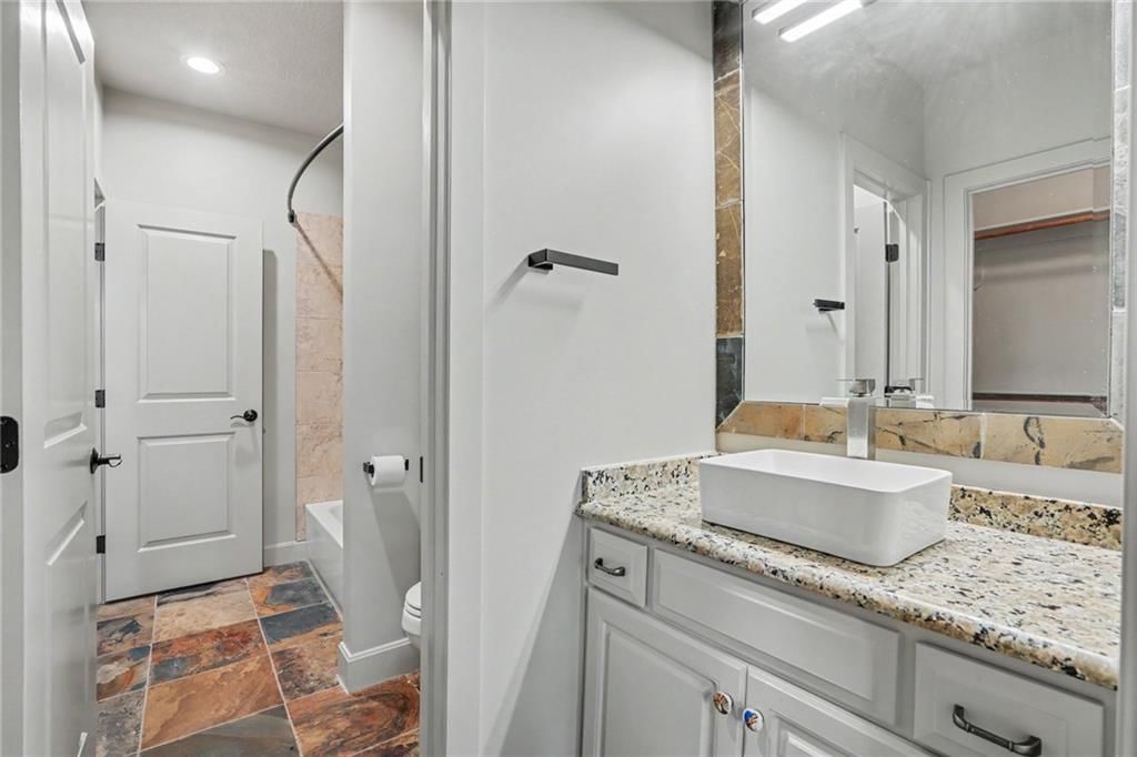 5950 N Saline Avenue — photo 28