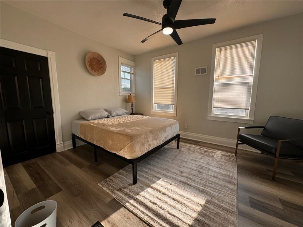 2205 Prospect Avenue — photo 2