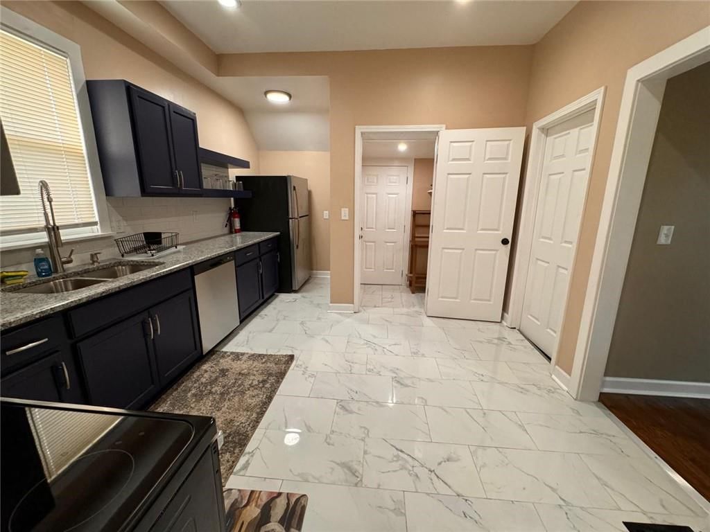 2205 Prospect Avenue — photo 10