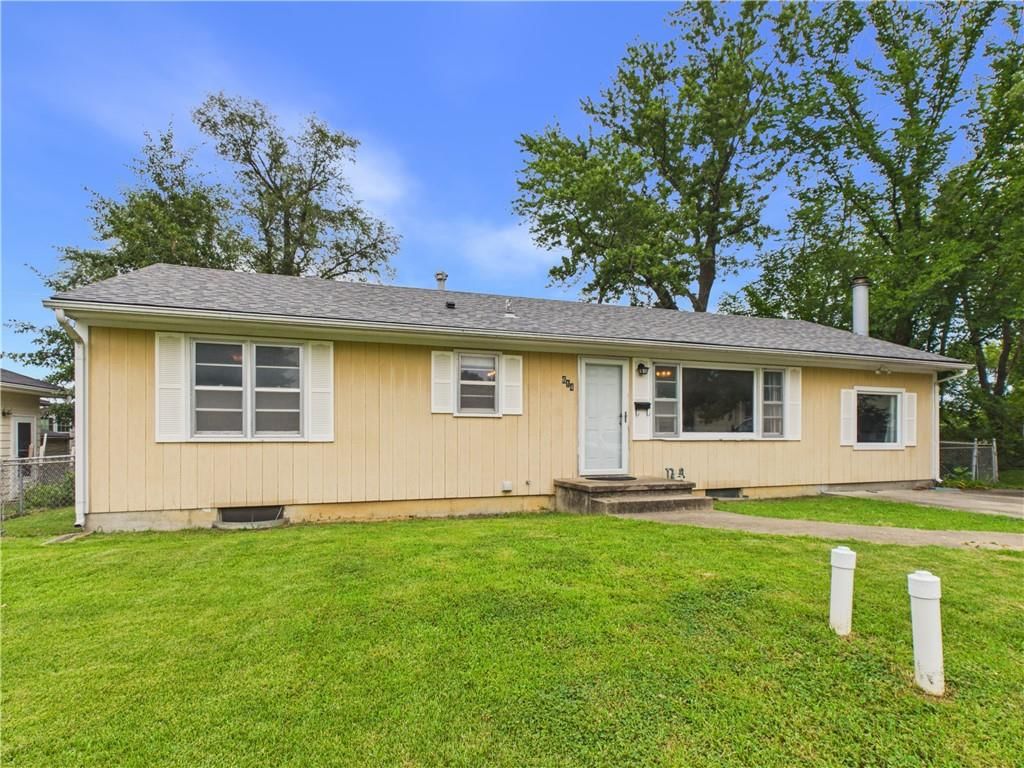 614 Hillcrest Drive, Knob Noster, MO