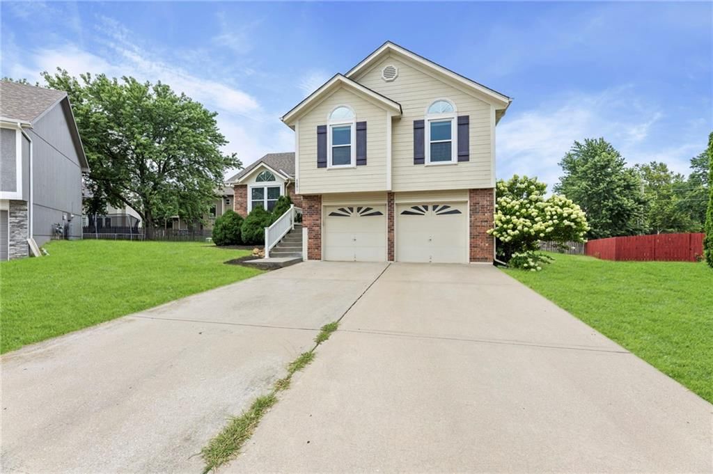 4401 SW Hillside Drive — photo 2