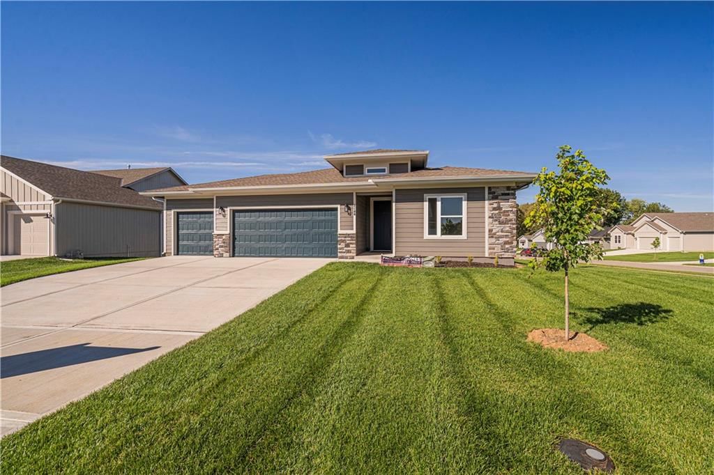 1817 Woodward Circle, Raymore, MO: listing photo 3