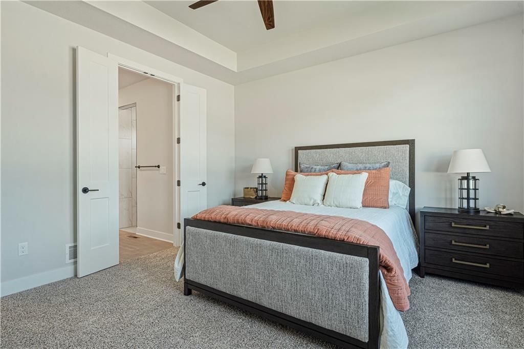Photo 17 of 29 - 1817 Woodward Circle, Raymore, MO 64083