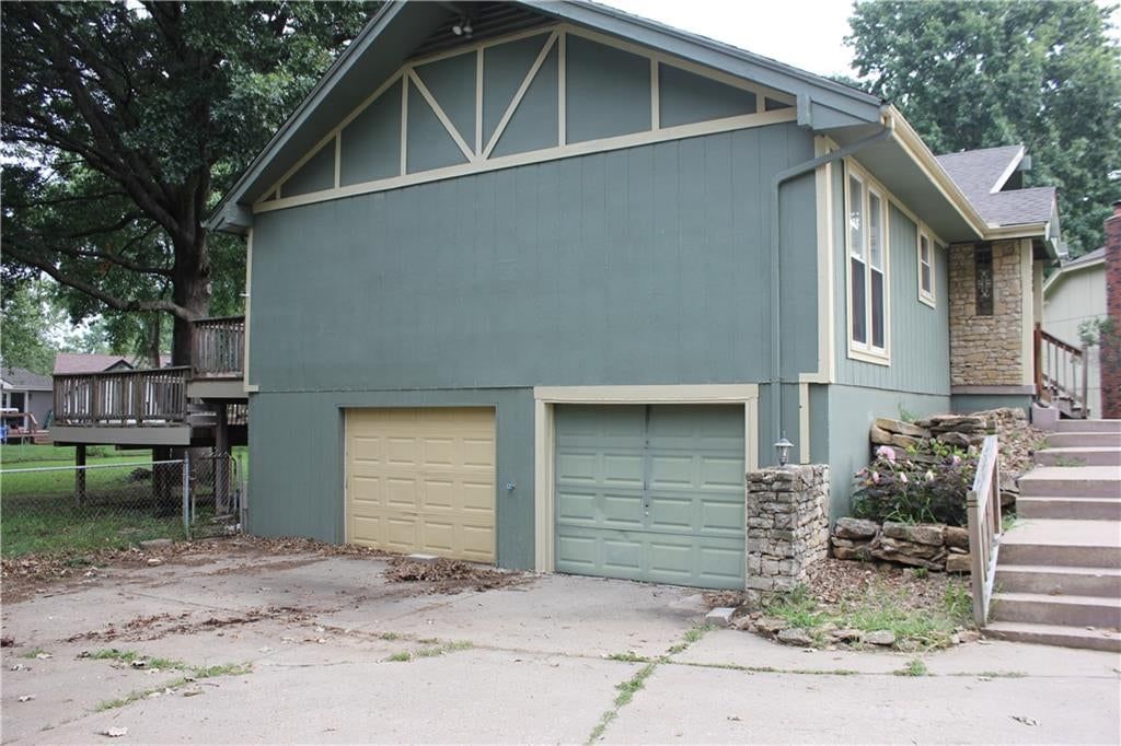 8400 Bradley Court — photo 27