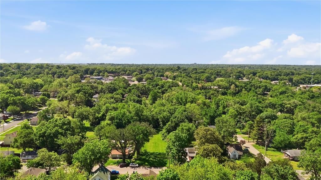 1013 W Linden Avenue, Independence, MO: listing photo 3