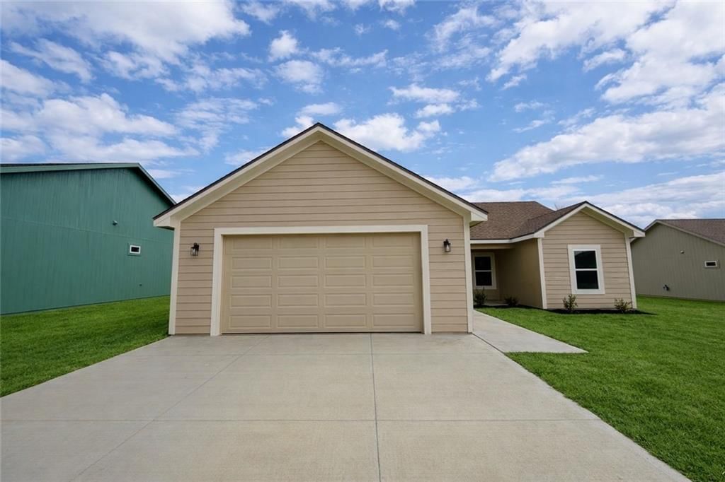 1309 NE White Oaks Lane — photo 1