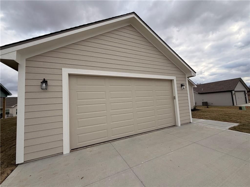 1309 NE White Oaks Lane — photo 2
