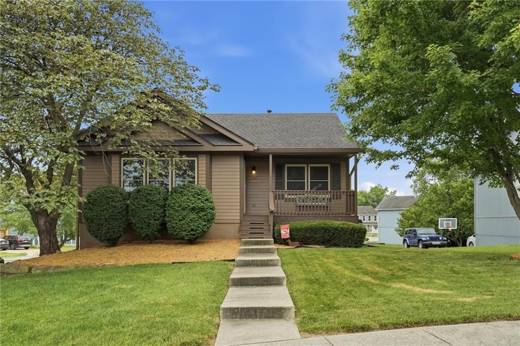 6114 N Evans Avenue — photo 2