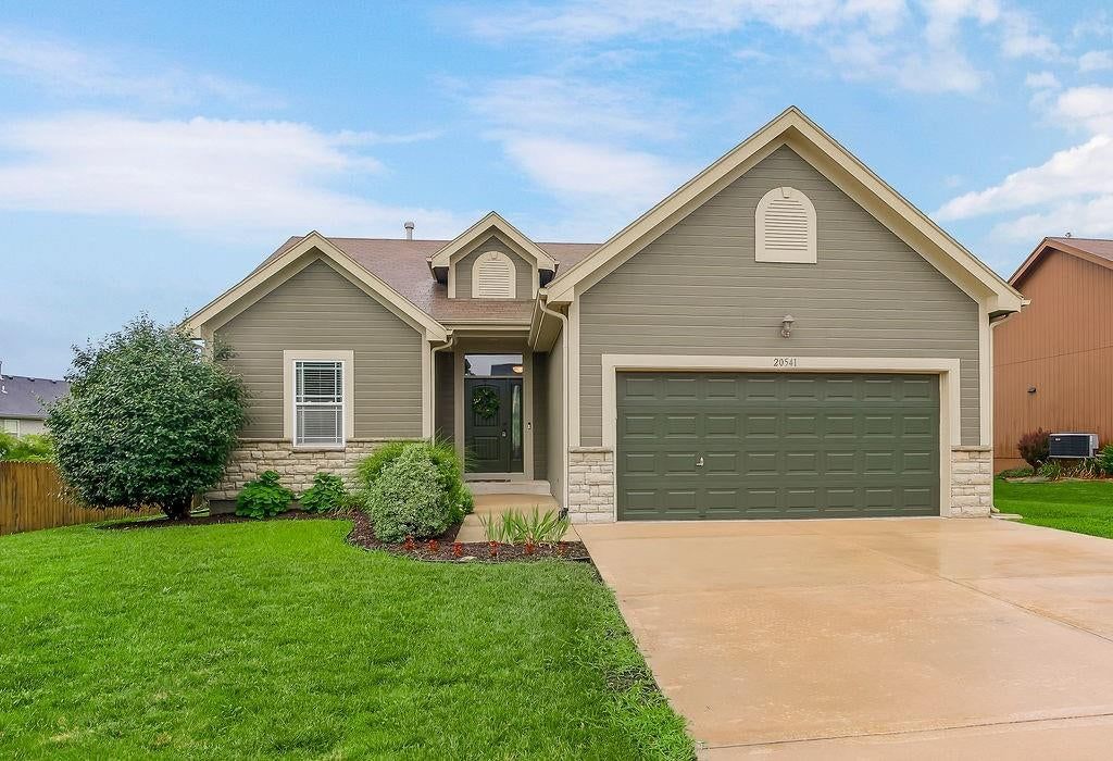 20541 W 125th Terrace, Olathe, KS